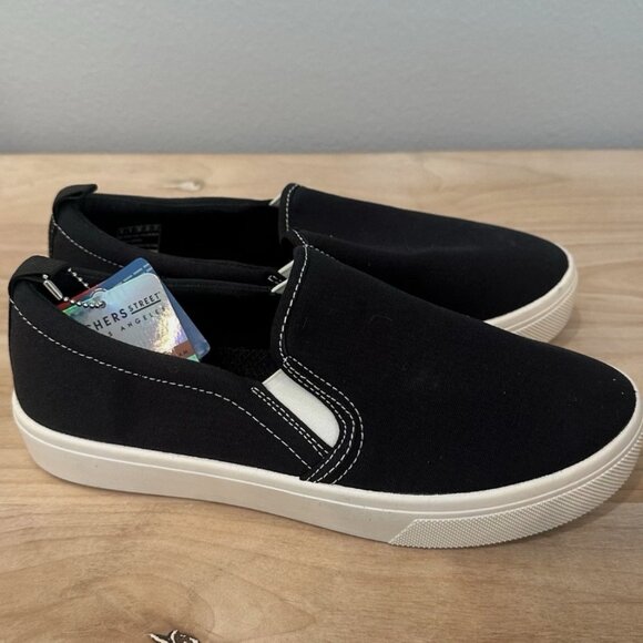 Skechers Women's Size 8W Slip on Black Canvas Memory Foam Comfort Casual Shoes - Picture 1 of 8